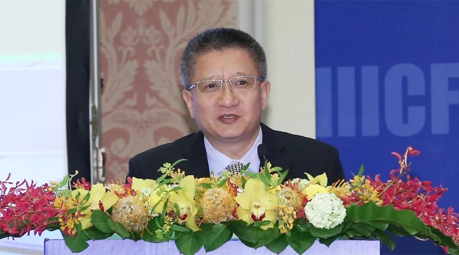 郑小平副会长作主旨发言.jpg 郑小平副会长作主旨发言.jpg